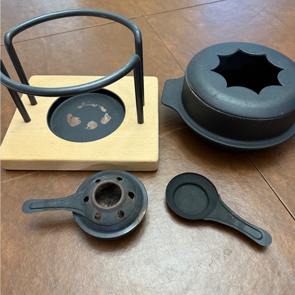 Original Swiss Black Fondue Set with Wooden Base - Picture 2 of 8